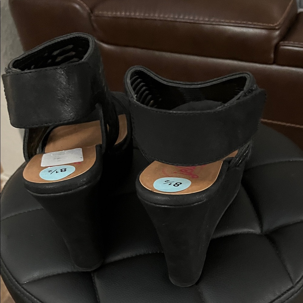 Jellypop Black Cutout Wedges - Picture 4 of 5